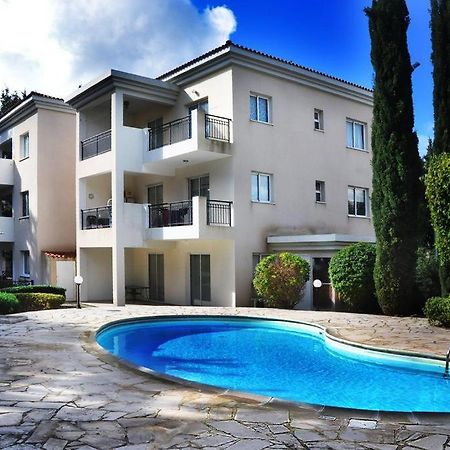 Poolside 2 Bedroom Apt, Paphos Riviera, Universal Area מראה חיצוני תמונה