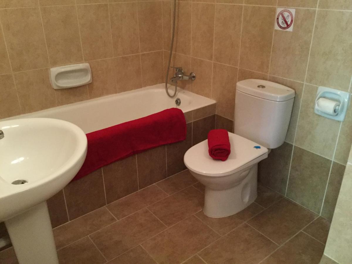 Poolside 2 Bedroom Apt, Paphos Riviera, Universal Area מראה חיצוני תמונה