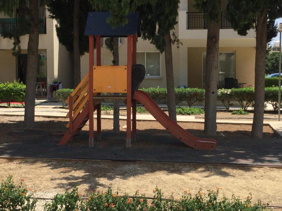 Poolside 2 Bedroom Apt, Paphos Riviera, Universal Area מראה חיצוני תמונה