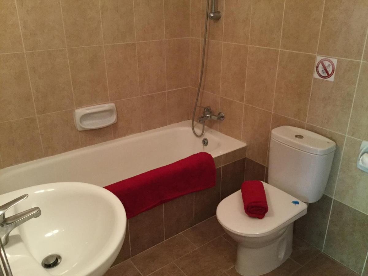 Poolside 2 Bedroom Apt, Paphos Riviera, Universal Area מראה חיצוני תמונה