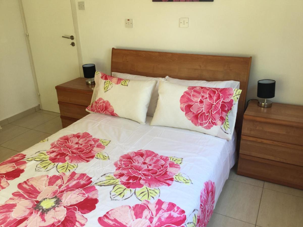 Poolside 2 Bedroom Apt, Paphos Riviera, Universal Area מראה חיצוני תמונה