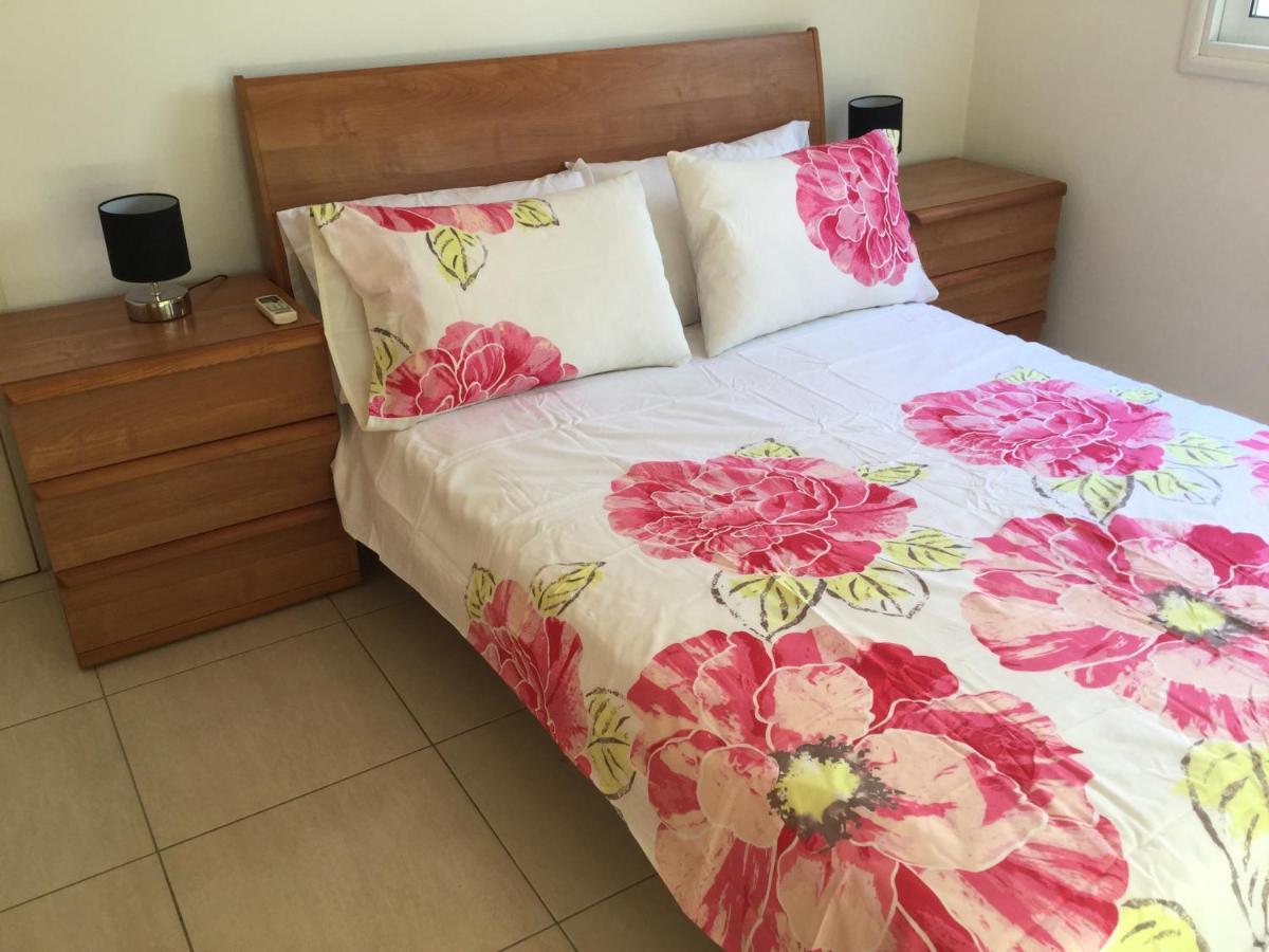 Poolside 2 Bedroom Apt, Paphos Riviera, Universal Area מראה חיצוני תמונה