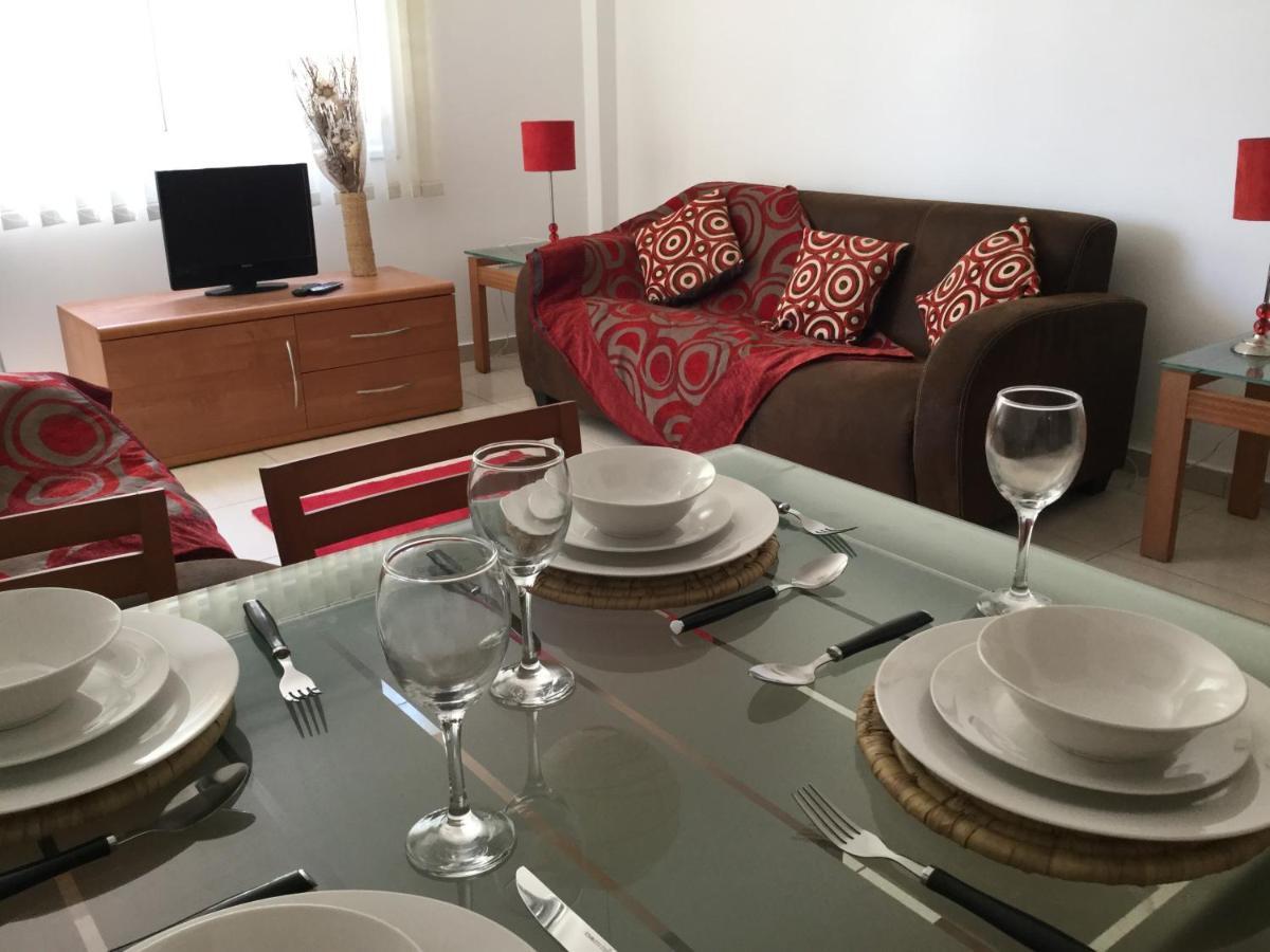 Poolside 2 Bedroom Apt, Paphos Riviera, Universal Area מראה חיצוני תמונה