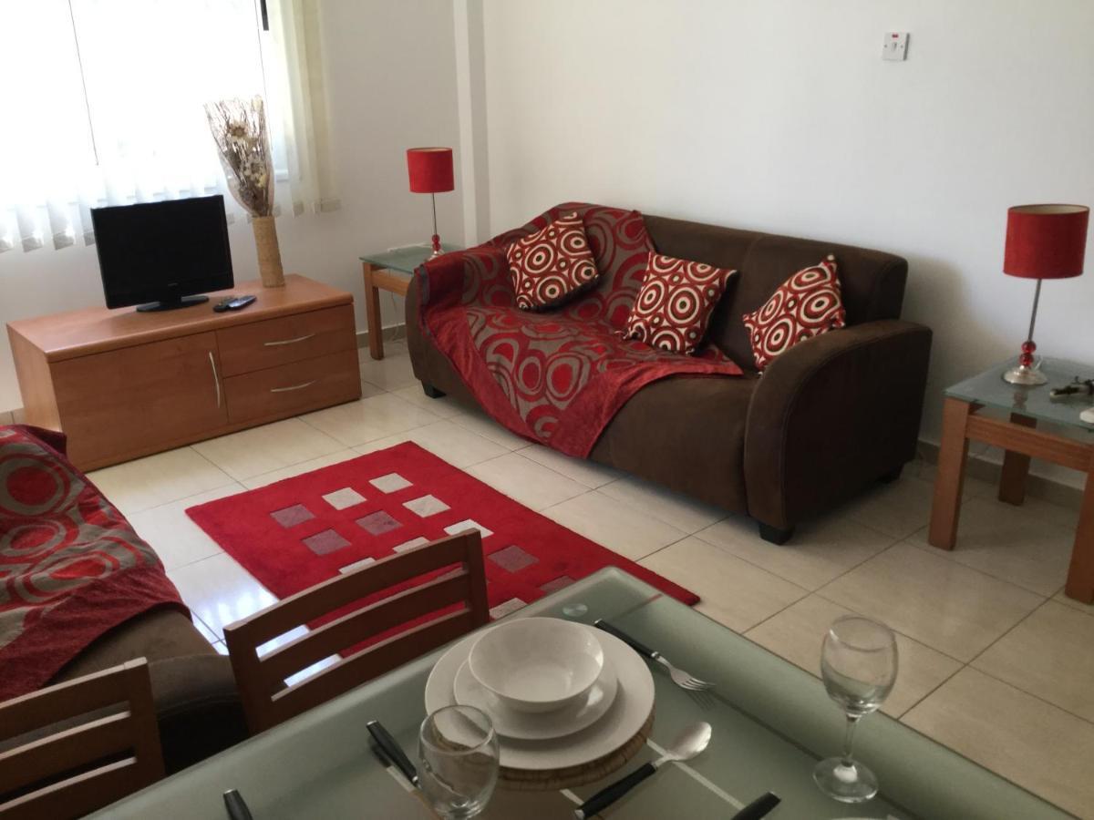 Poolside 2 Bedroom Apt, Paphos Riviera, Universal Area מראה חיצוני תמונה