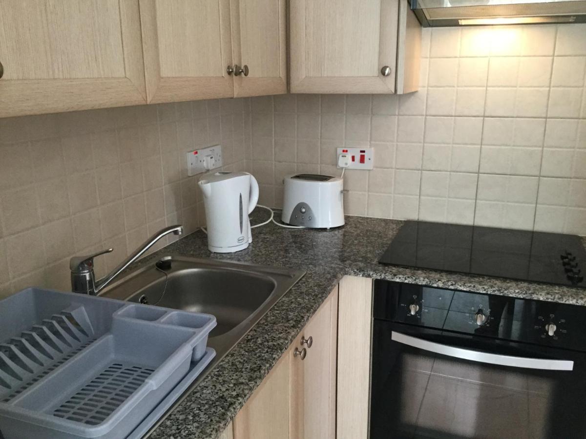 Poolside 2 Bedroom Apt, Paphos Riviera, Universal Area מראה חיצוני תמונה