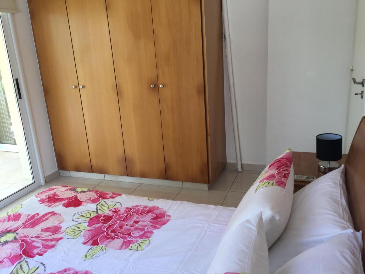 Poolside 2 Bedroom Apt, Paphos Riviera, Universal Area מראה חיצוני תמונה