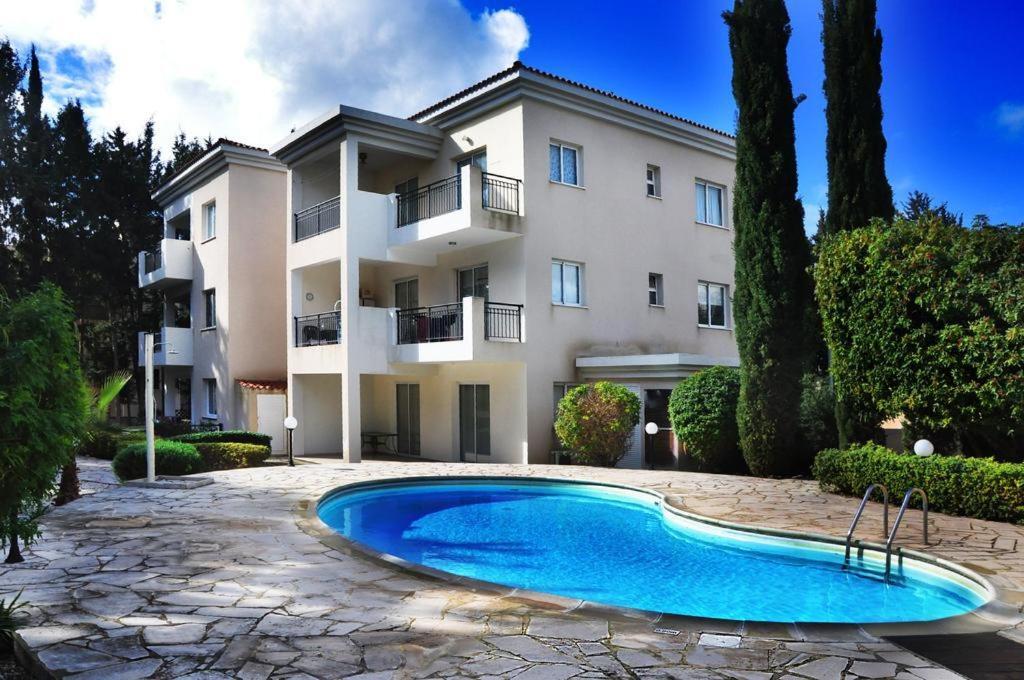 Poolside 2 Bedroom Apt, Paphos Riviera, Universal Area מראה חיצוני תמונה